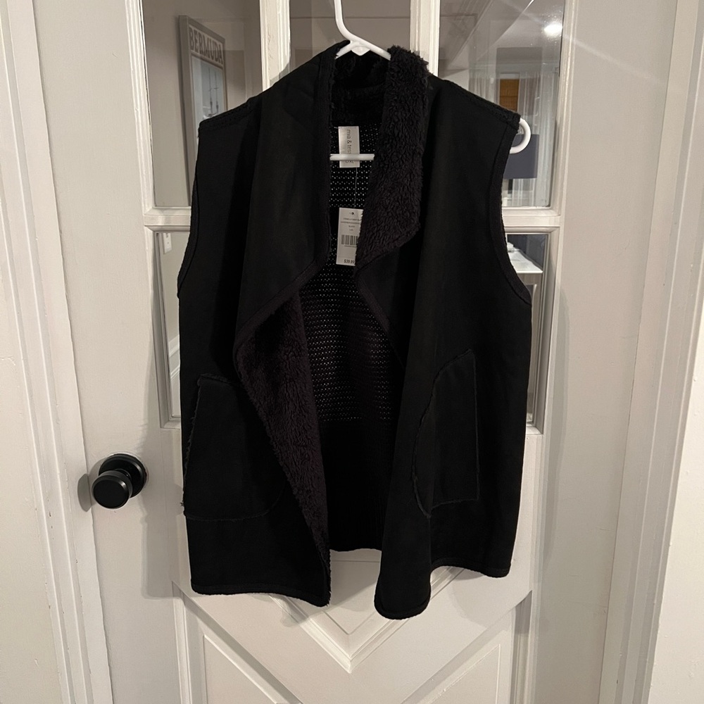 Mia & Tess Black Fuzzy‎ Suede Pocket Vest Size L/XL